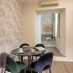 Spanish Steps Victoria Apartment