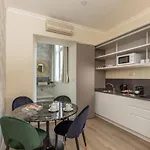 Spanish Steps Victoria Apartment